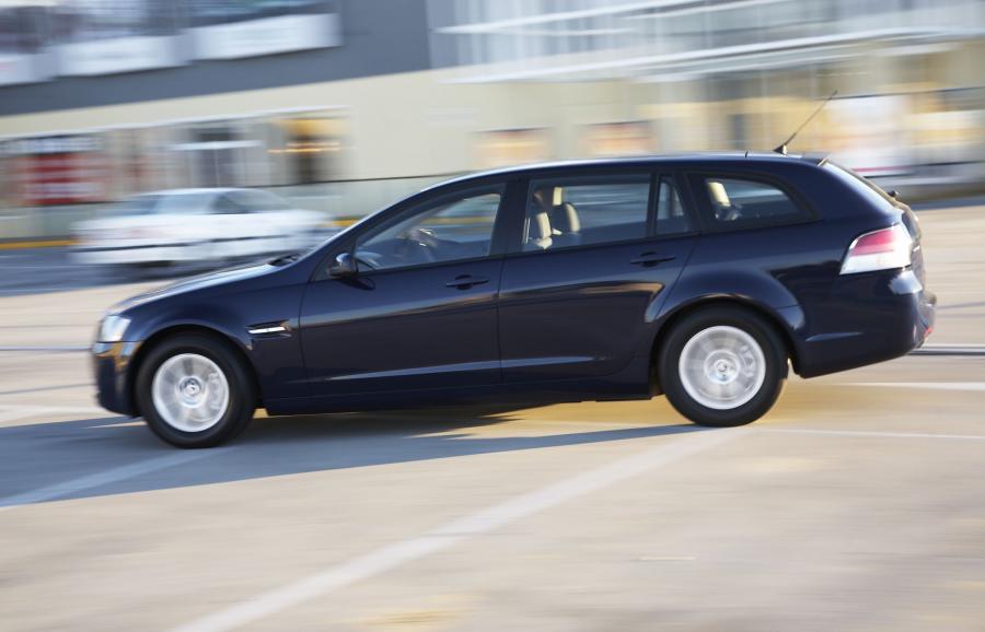  Holden Commodore VE Omega Sportwagon 2008 года  (фото 8 из 18)